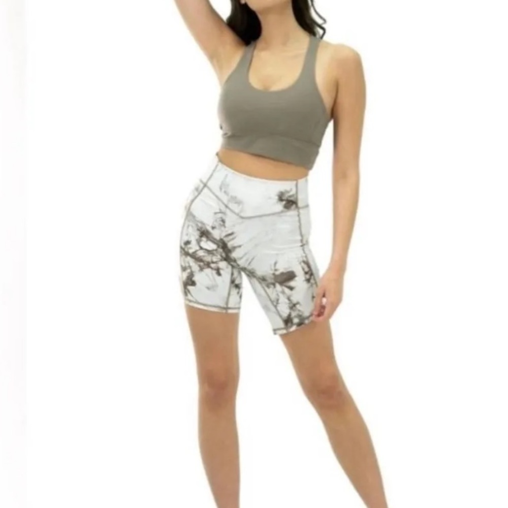 Balance‎ Athletica/Vitality Rider Shorts in sea salt Size
Medium